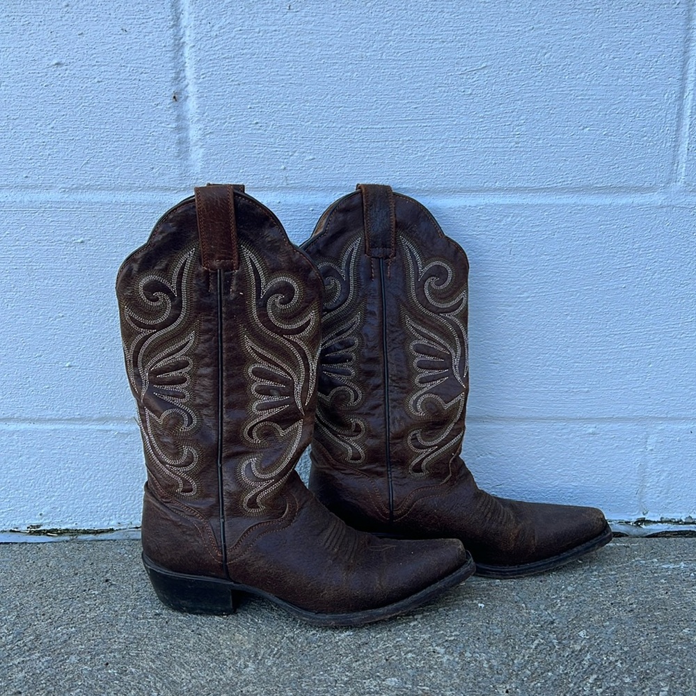 Get ready for those summer country concerts with these authentic leather boots!